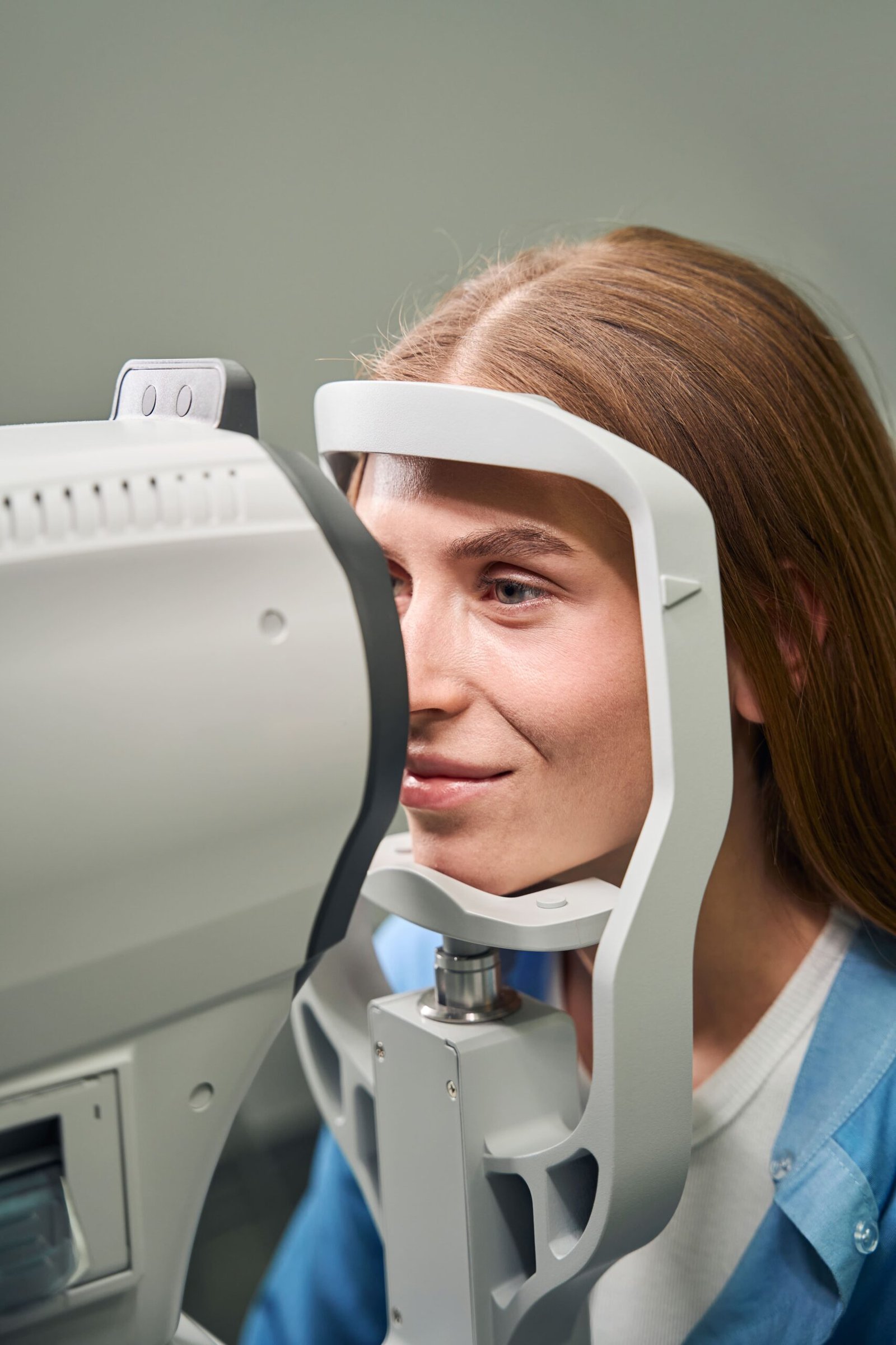 patient-undergoing-automated-eye-examination-proce-2025-03-08-17-55-46-utc-min